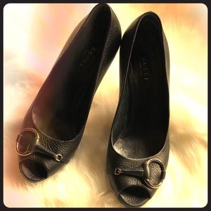 Gucci Open toe 3.5” chucks heal pump w/ buckle